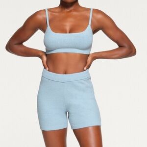 SKIMS Cozy Light Shorts. Size XS